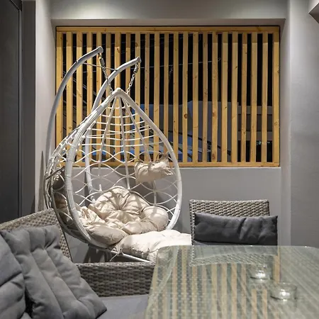 μr & μrs Grey -private Luxury Ambelókipoi