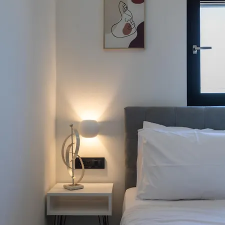 μr & μrs Grey Villa *