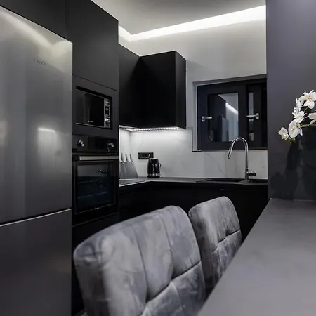 μr & μrs Grey Villa *
