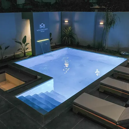 μr & μrs Grey Villa *